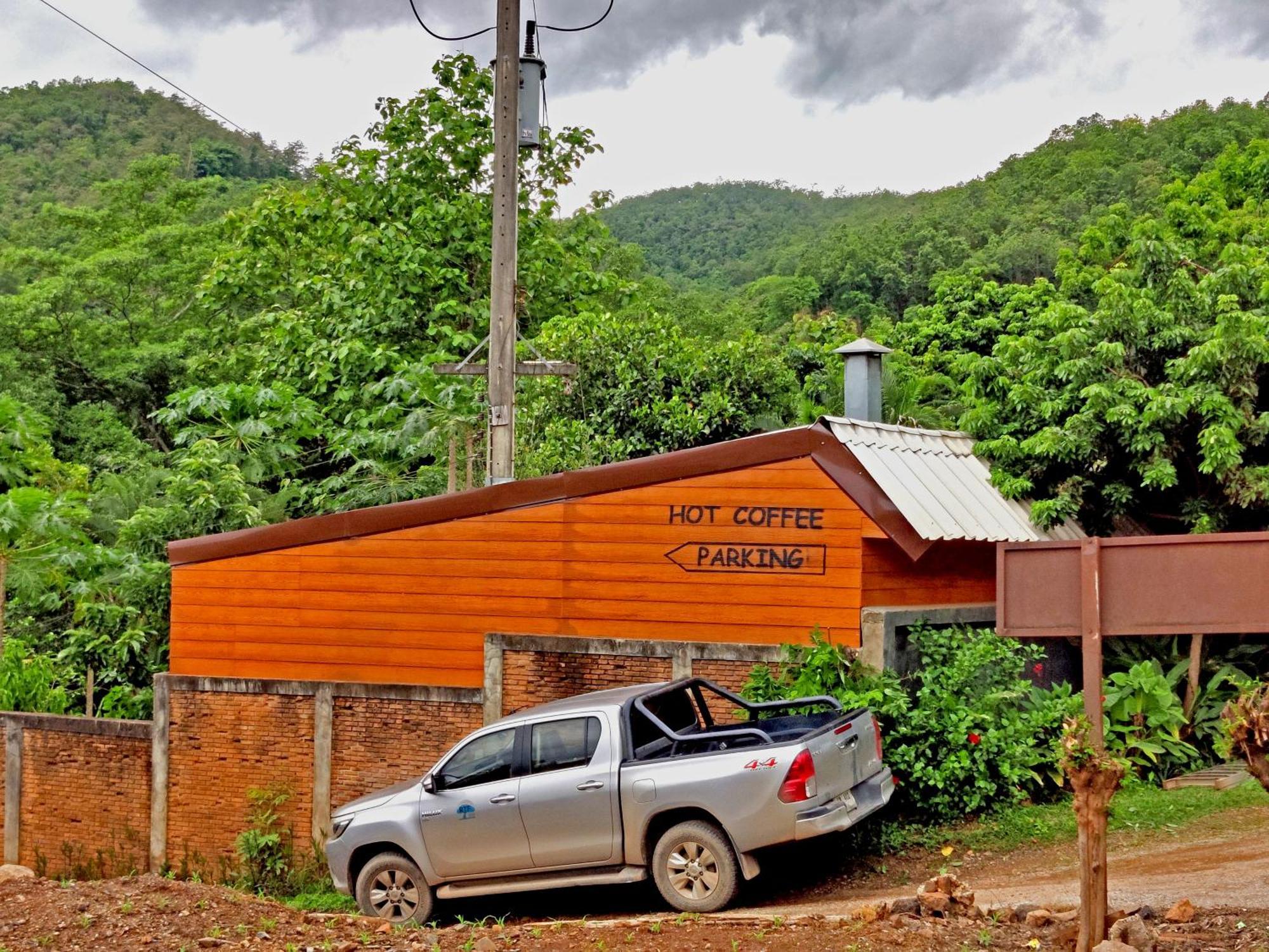 Hot Coffee Guest House And Resort Ban Mae Na Chon Exteriör bild